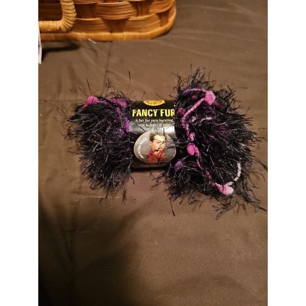 Lion Brand Fancy Fur Yarn 263 Purple Passion DL 3598 Scarf Eyelash